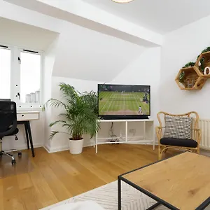 https://lovely-apartment-in-victoria-park-village.cambridgehotelsuk.com