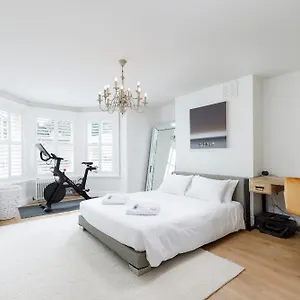 https://spacious-2-bedroom-apartment-with-beautiful-garden.brighton-hotels-england.com